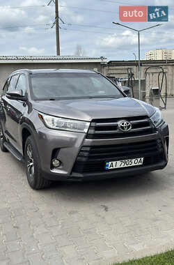 Позашляховик / Кросовер Toyota Highlander 2016 в Києві