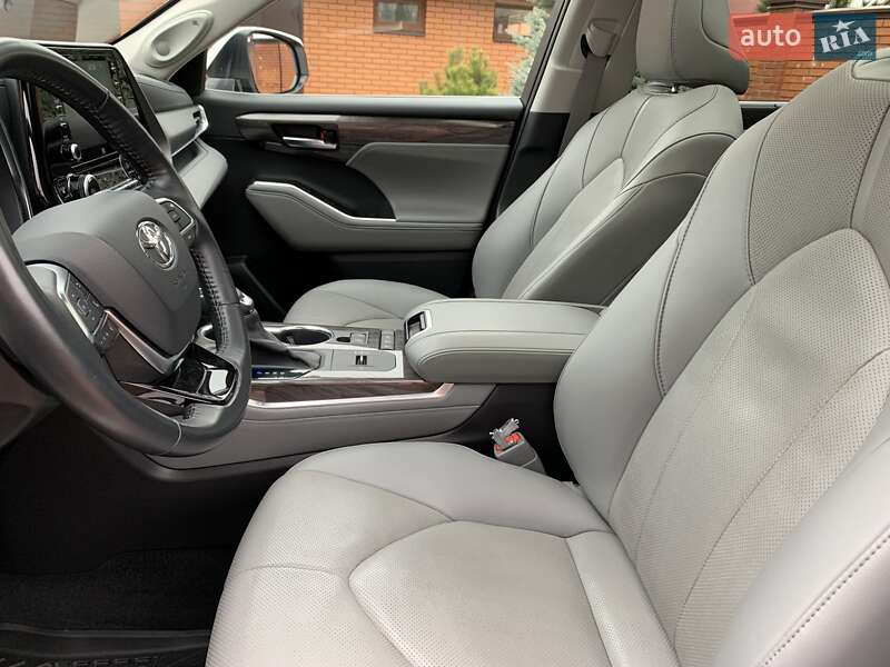 Позашляховик / Кросовер Toyota Highlander 2020 в Кривому Розі