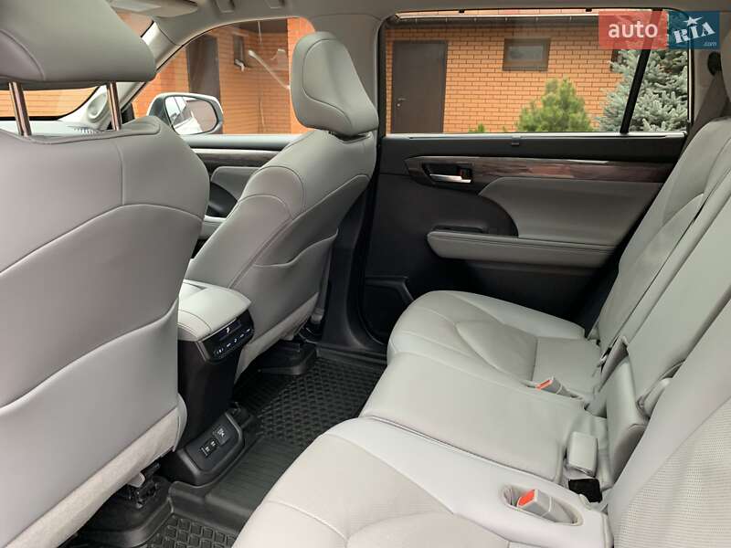 Позашляховик / Кросовер Toyota Highlander 2020 в Кривому Розі