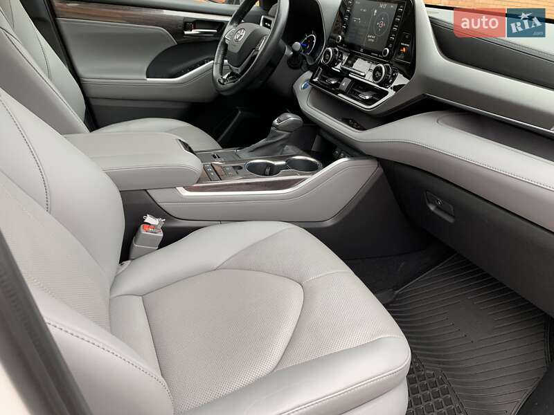 Позашляховик / Кросовер Toyota Highlander 2020 в Кривому Розі