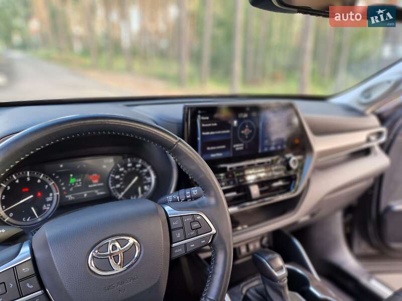 Позашляховик / Кросовер Toyota Highlander 2020 в Києві