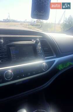 Внедорожник / Кроссовер Toyota Highlander 2018 в 
