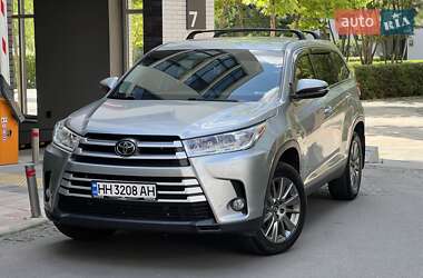 Внедорожник / Кроссовер Toyota Highlander 2018 в Киеве