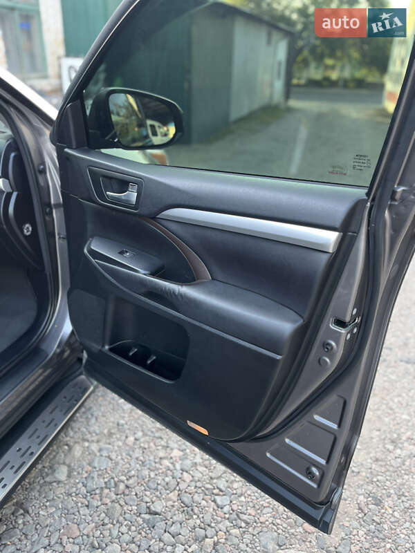 Внедорожник / Кроссовер Toyota Highlander 2016 в Первомайске фото 13 Внедорожник / Кроссовер Toyota Highlander 2016 в Первомайске