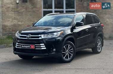 Позашляховик / Кросовер Toyota Highlander 2017 в Києві