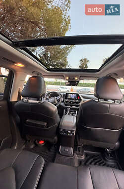 Внедорожник / Кроссовер Toyota Highlander 2022 в 