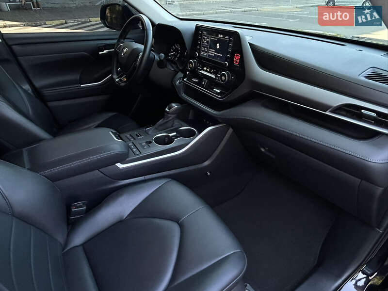 Внедорожник / Кроссовер Toyota Highlander 2020 в Николаеве