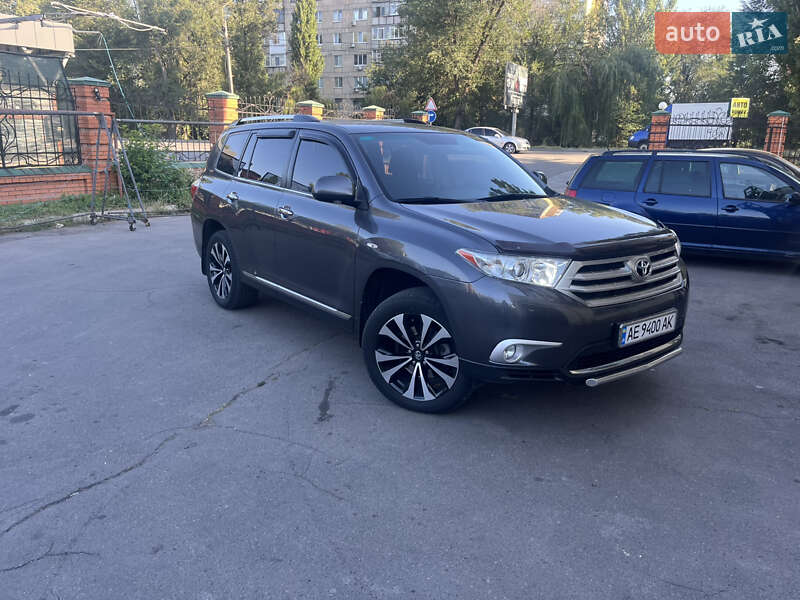 Внедорожник / Кроссовер Toyota Highlander 2012 в 