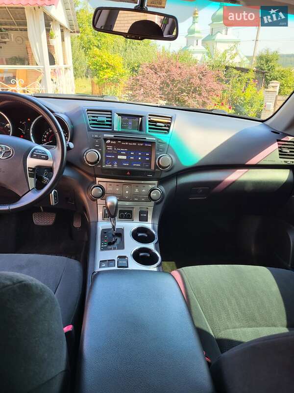 Внедорожник / Кроссовер Toyota Highlander 2011 в Обухове