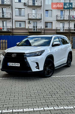 Внедорожник / Кроссовер Toyota Highlander 2016 в Ужгороде