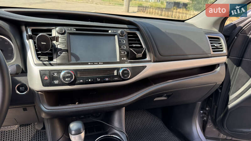 Внедорожник / Кроссовер Toyota Highlander 2017 в Николаеве