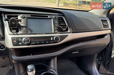 Внедорожник / Кроссовер Toyota Highlander 2017 в 