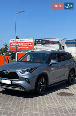 Внедорожник / Кроссовер Toyota Highlander 2021 в Киеве