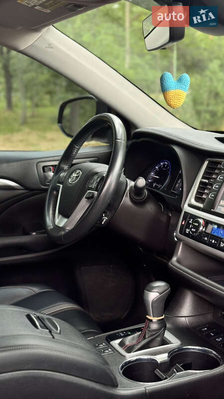 Внедорожник / Кроссовер Toyota Highlander 2019 в Кропивницком
