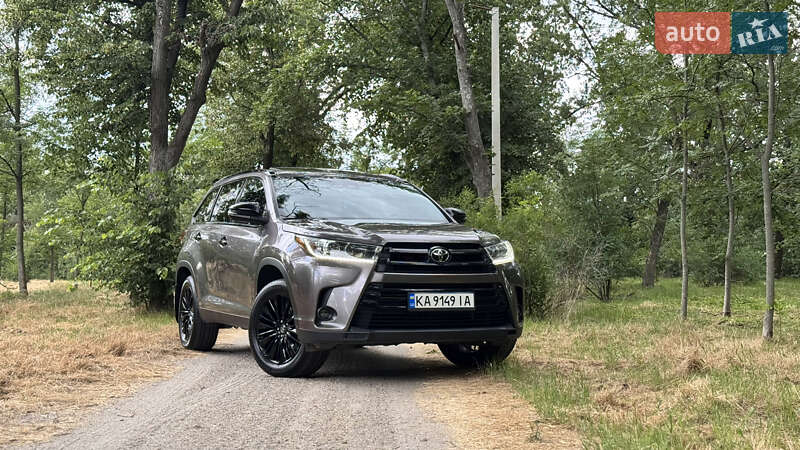 Внедорожник / Кроссовер Toyota Highlander 2019 в Кропивницком