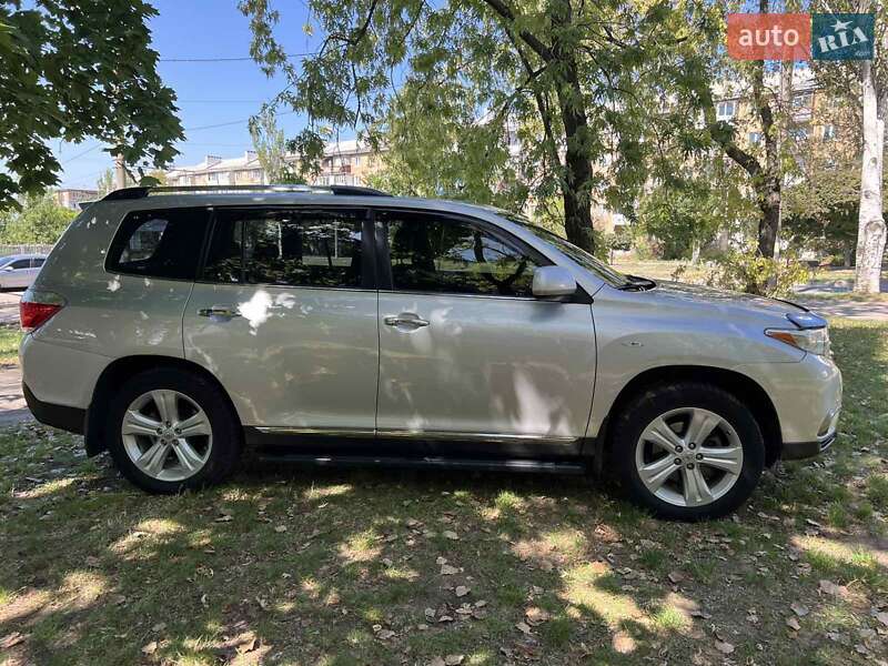 Внедорожник / Кроссовер Toyota Highlander 2012 в Запорожье