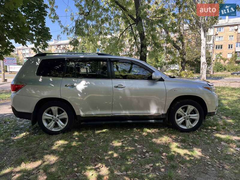Внедорожник / Кроссовер Toyota Highlander 2012 в Запорожье