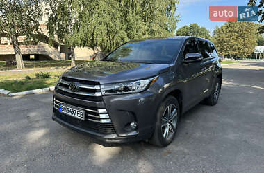 Внедорожник / Кроссовер Toyota Highlander 2016 в Путивле