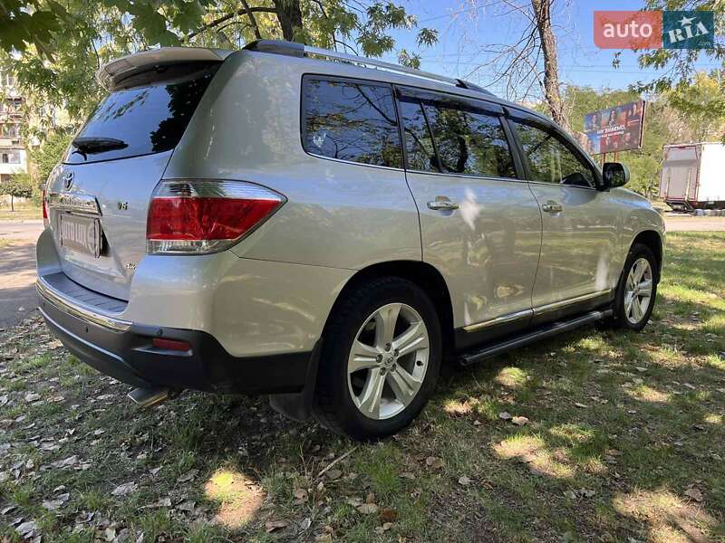 Внедорожник / Кроссовер Toyota Highlander 2012 в Запорожье