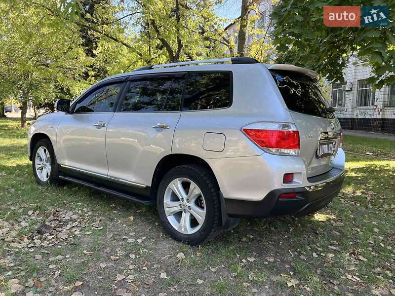 Внедорожник / Кроссовер Toyota Highlander 2012 в Запорожье