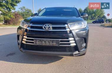 Позашляховик / Кросовер Toyota Highlander 2017 в Дніпрі