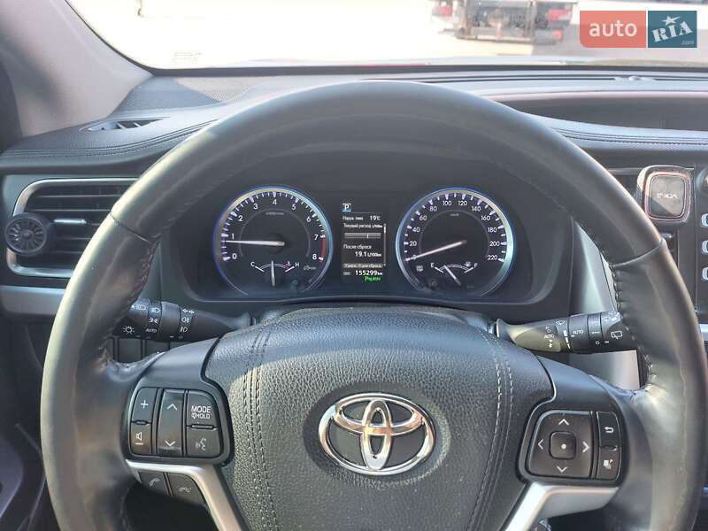 Внедорожник / Кроссовер Toyota Highlander 2017 в Днепре