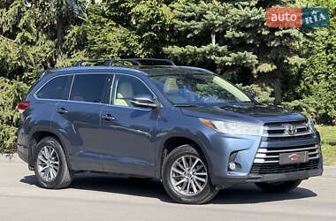 Внедорожник / Кроссовер Toyota Highlander 2017 в 