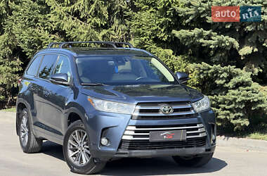 Внедорожник / Кроссовер Toyota Highlander 2017 в 