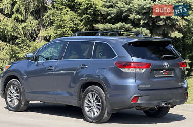 Внедорожник / Кроссовер Toyota Highlander 2017 в 