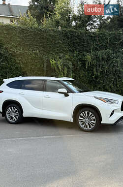Внедорожник / Кроссовер Toyota Highlander 2021 в 