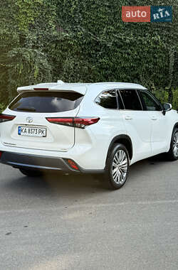 Внедорожник / Кроссовер Toyota Highlander 2021 в 