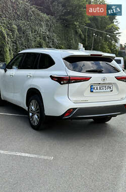 Внедорожник / Кроссовер Toyota Highlander 2021 в 