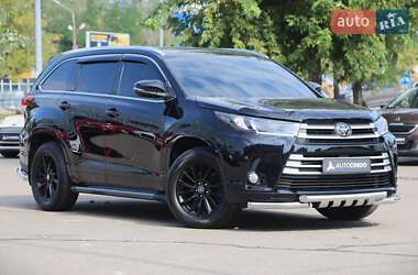 Внедорожник / Кроссовер Toyota Highlander 2017 в Киеве