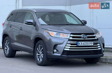 Внедорожник / Кроссовер Toyota Highlander 2018 в 