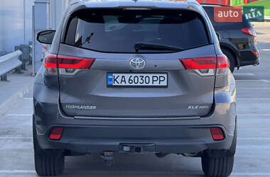 Внедорожник / Кроссовер Toyota Highlander 2018 в 