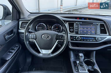 Внедорожник / Кроссовер Toyota Highlander 2018 в 