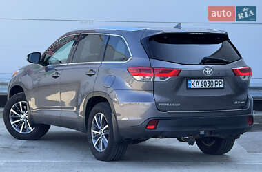 Внедорожник / Кроссовер Toyota Highlander 2018 в 