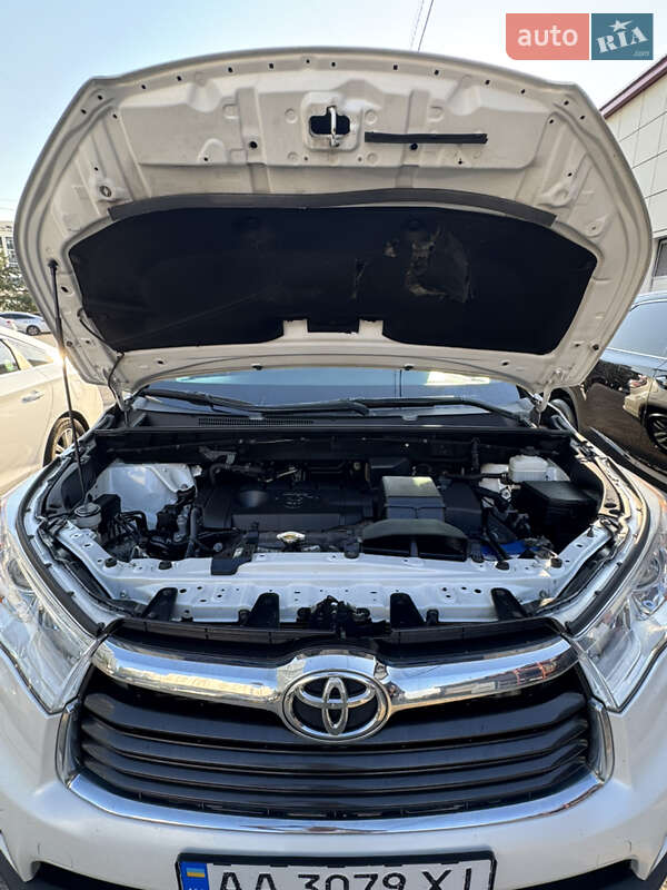 Внедорожник / Кроссовер Toyota Highlander 2015 в Киеве фото 13 Внедорожник / Кроссовер Toyota Highlander 2015 в Киеве
