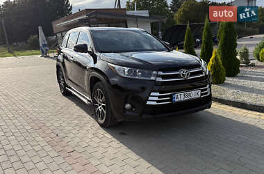 Внедорожник / Кроссовер Toyota Highlander 2017 в Городенке