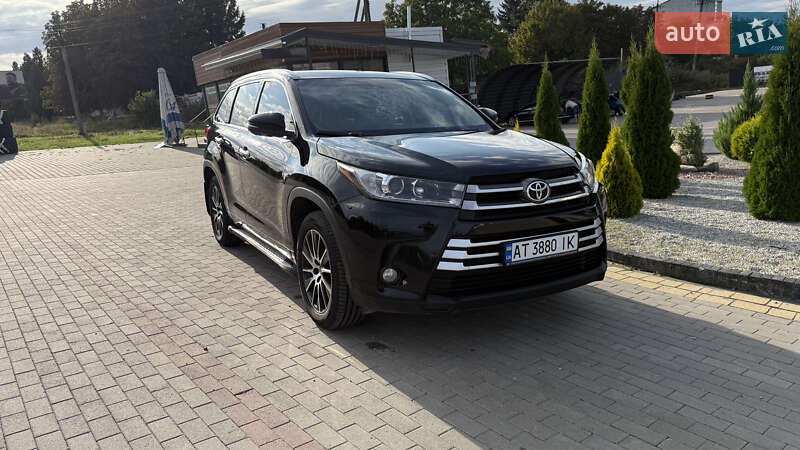 Внедорожник / Кроссовер Toyota Highlander 2017 в 