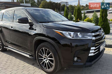Внедорожник / Кроссовер Toyota Highlander 2017 в 