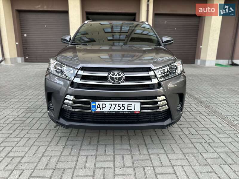 Внедорожник / Кроссовер Toyota Highlander 2018 в Запорожье