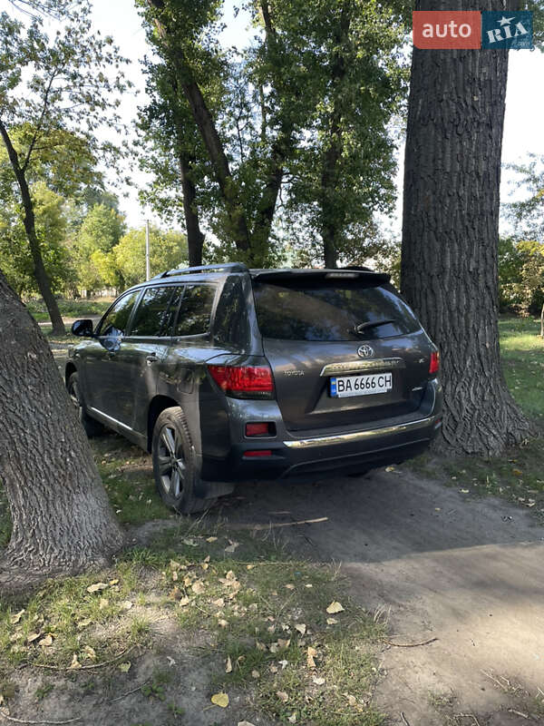 Позашляховик / Кросовер Toyota Highlander 2013 в Олександрії