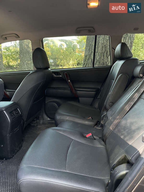 Позашляховик / Кросовер Toyota Highlander 2013 в Олександрії