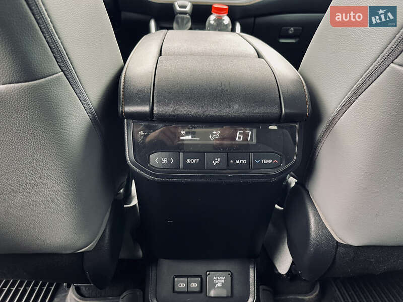Позашляховик / Кросовер Toyota Highlander 2022 в Одесі
