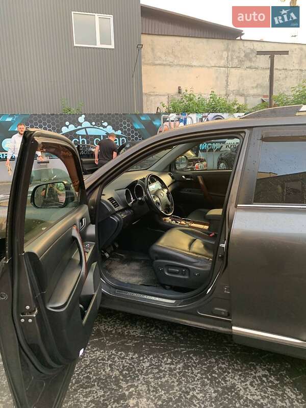 Внедорожник / Кроссовер Toyota Highlander 2011 в Ивано-Франковске