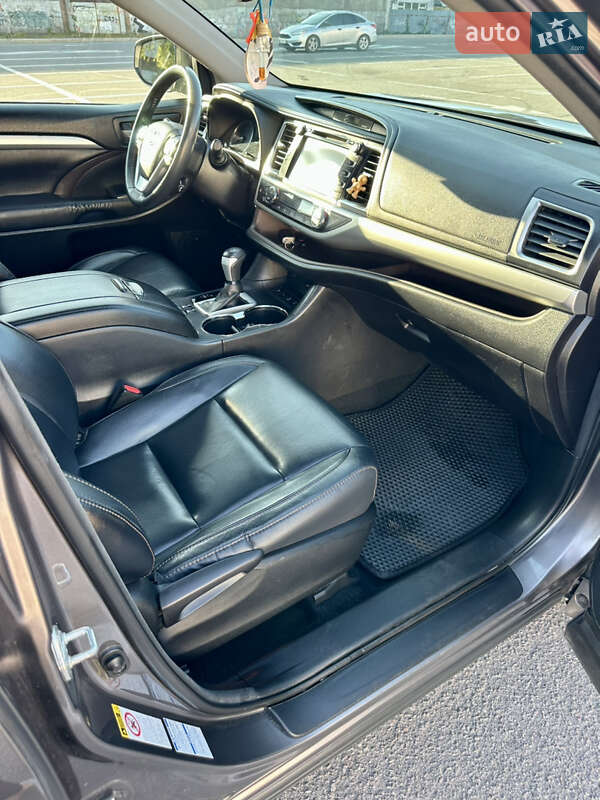 Внедорожник / Кроссовер Toyota Highlander 2015 в Полтаве фото 12 Внедорожник / Кроссовер Toyota Highlander 2015 в Полтаве