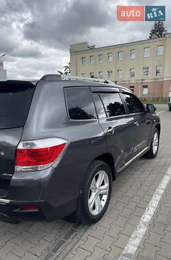 Позашляховик / Кросовер Toyota Highlander 2013 в 