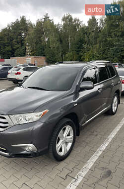 Позашляховик / Кросовер Toyota Highlander 2013 в 