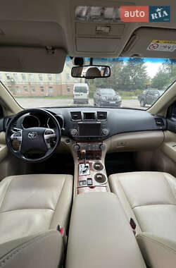 Позашляховик / Кросовер Toyota Highlander 2013 в 